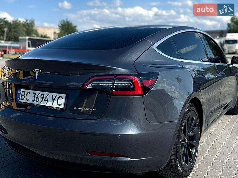 Седан Tesla Model 3 2020 в Львове