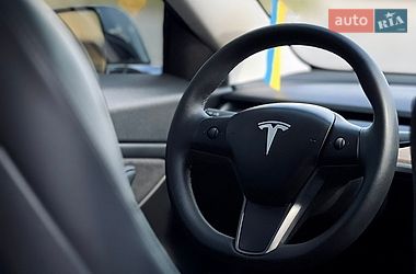 Седан Tesla Model 3 2020 в Львове