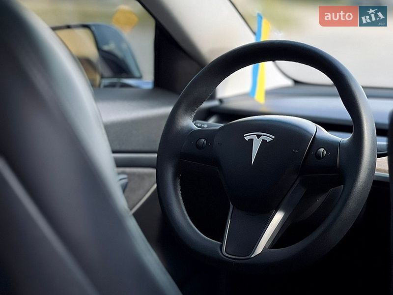 Седан Tesla Model 3 2020 в Львове