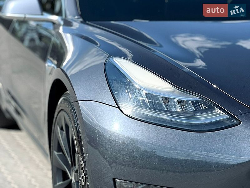 Седан Tesla Model 3 2020 в Львове