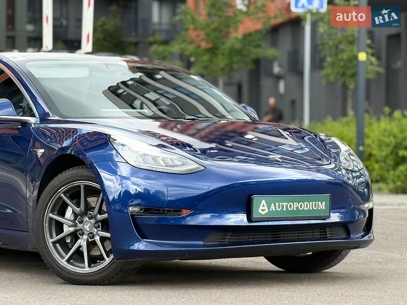 Седан Tesla Model 3 2020 в Киеве