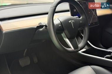 Седан Tesla Model 3 2020 в Киеве