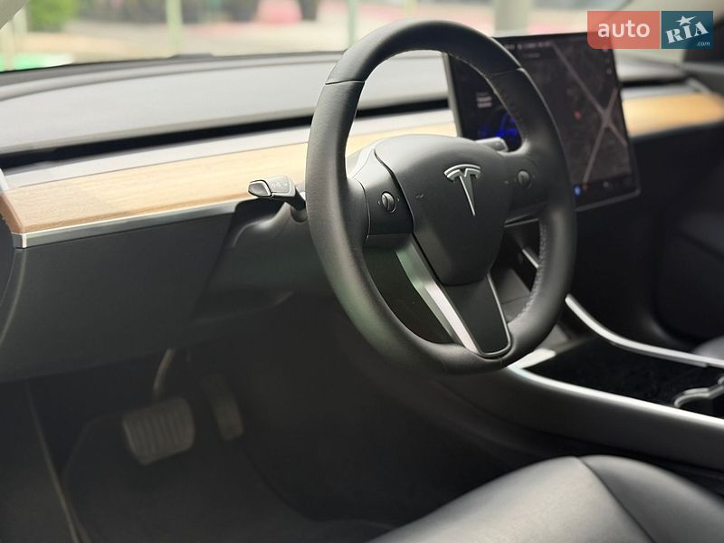 Седан Tesla Model 3 2020 в Киеве