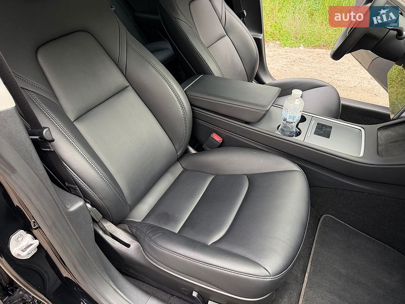 Седан Tesla Model 3 2023 в Днепре