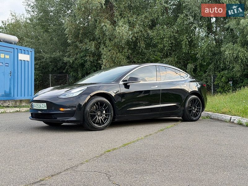 Седан Tesla Model 3 2018 в Києві