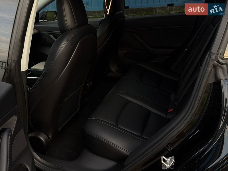 Седан Tesla Model 3 2018 в Києві