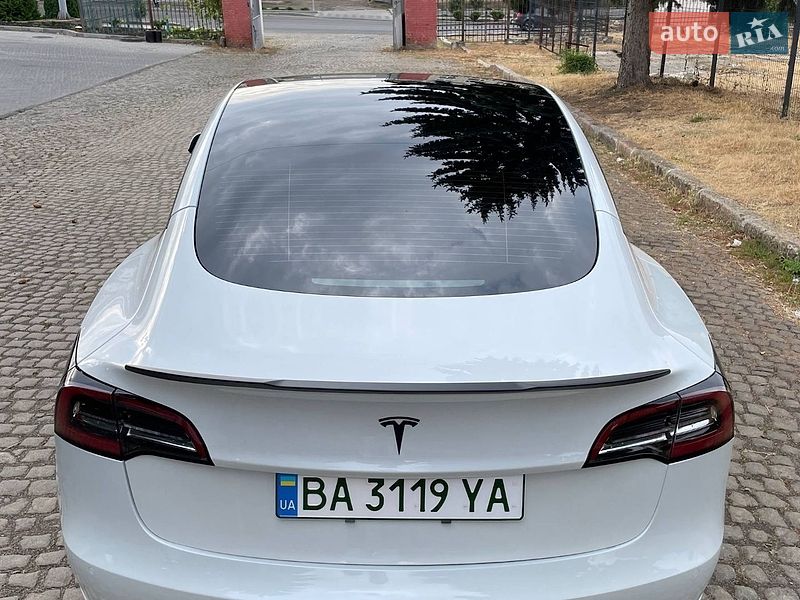 Седан Tesla Model 3 2022 в Кропивницком