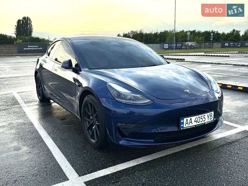 Седан Tesla Model 3 2021 в Киеве