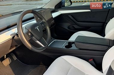 Седан Tesla Model 3 2021 в Киеве