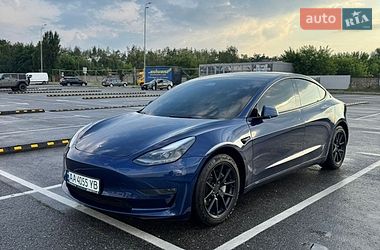 Седан Tesla Model 3 2021 в Киеве