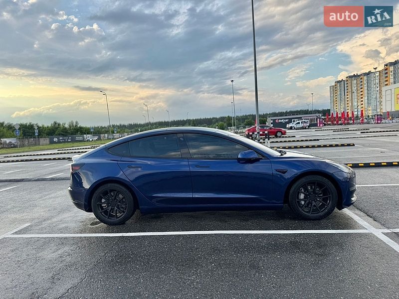 Седан Tesla Model 3 2021 в Киеве