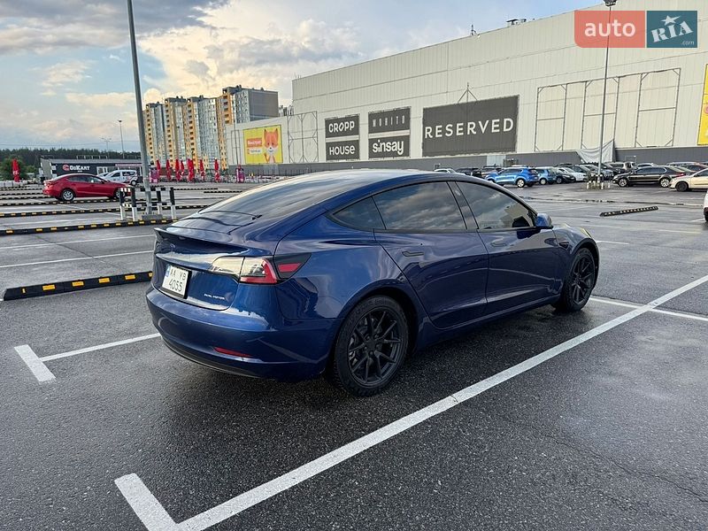 Седан Tesla Model 3 2021 в Киеве