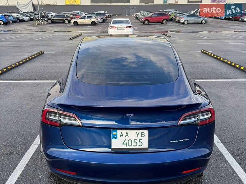 Седан Tesla Model 3 2021 в Киеве