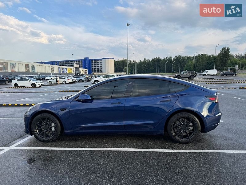 Седан Tesla Model 3 2021 в Киеве