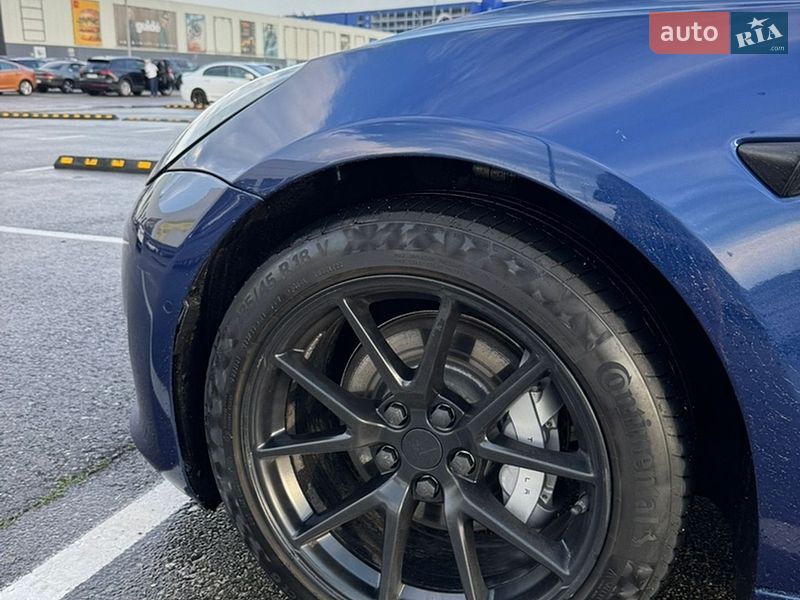 Седан Tesla Model 3 2021 в Киеве