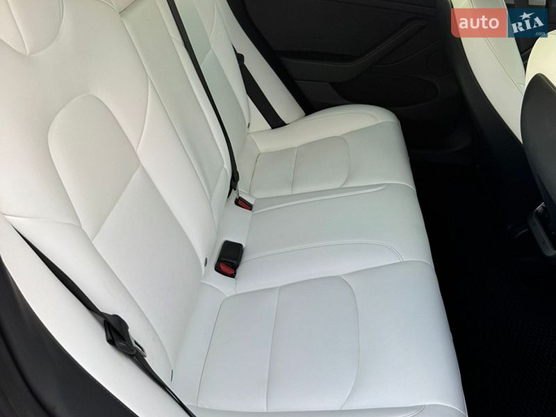 Седан Tesla Model 3 2021 в Киеве