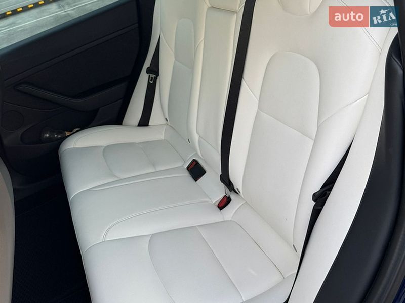 Седан Tesla Model 3 2021 в Киеве