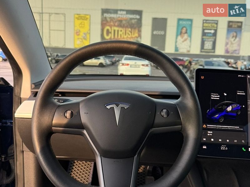 Седан Tesla Model 3 2021 в Киеве