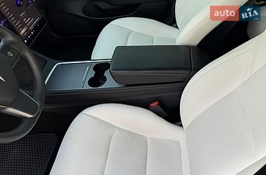 Седан Tesla Model 3 2021 в Киеве