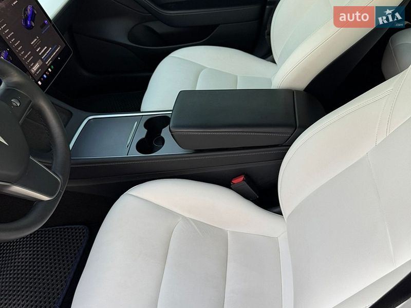 Седан Tesla Model 3 2021 в Киеве