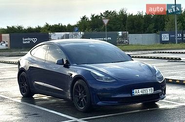 Седан Tesla Model 3 2021 в Киеве