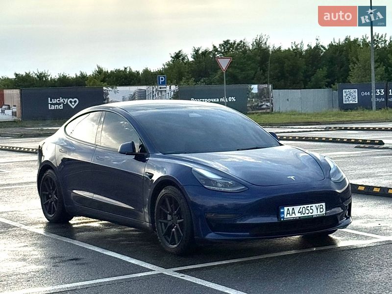 Седан Tesla Model 3 2021 в Киеве