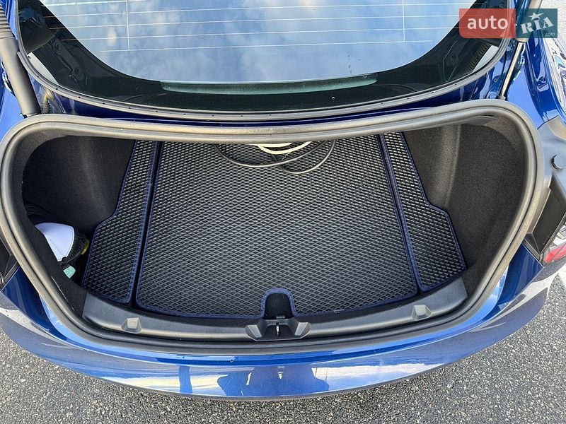 Седан Tesla Model 3 2021 в Киеве