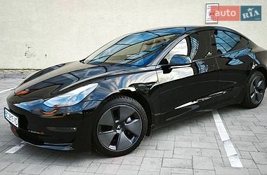 Седан Tesla Model 3 2023 в Стрию