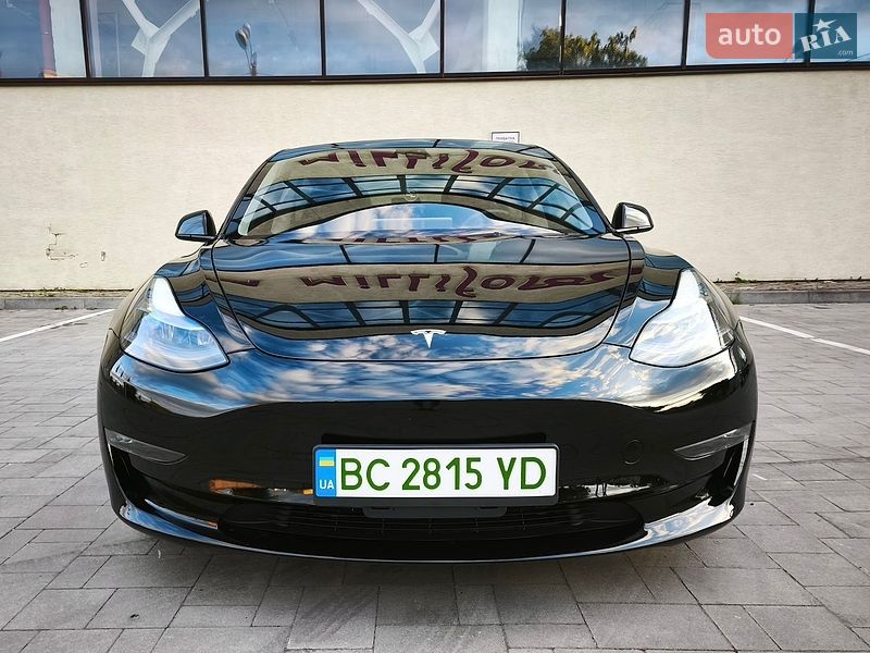Седан Tesla Model 3 2023 в Стрию