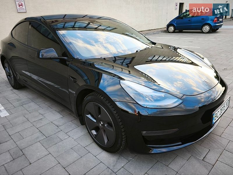 Седан Tesla Model 3 2023 в Стрию