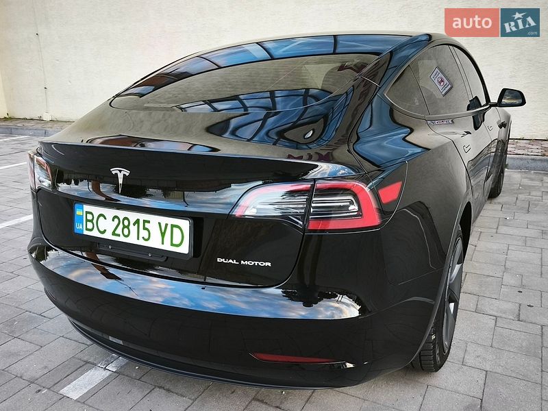 Седан Tesla Model 3 2023 в Стрию