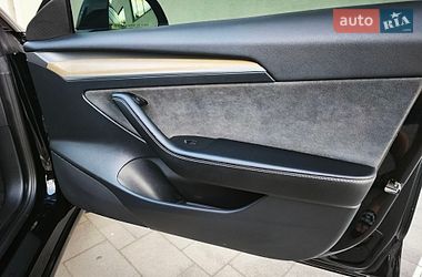 Седан Tesla Model 3 2023 в Стрию