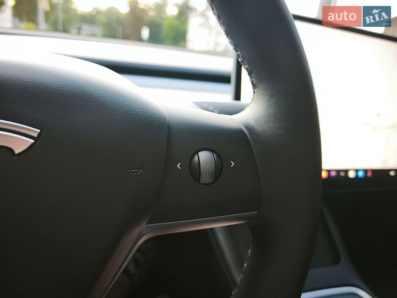 Седан Tesla Model 3 2023 в Стрию