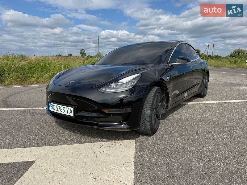 Седан Tesla Model 3 2020 в Городке