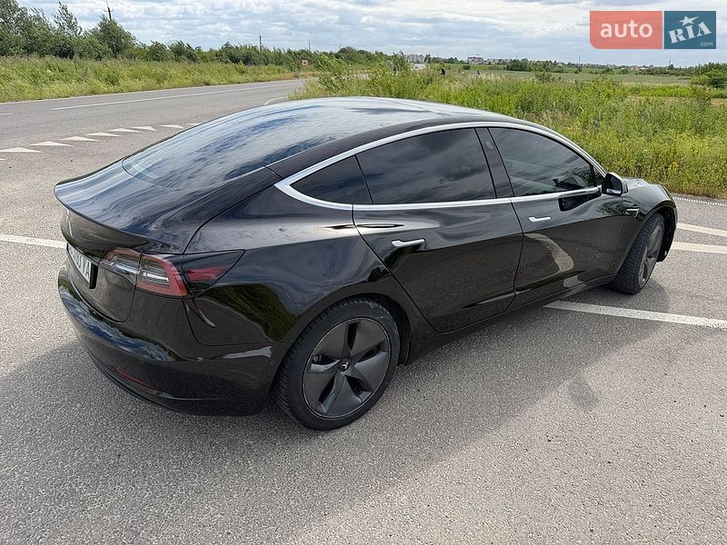 Седан Tesla Model 3 2020 в Городке