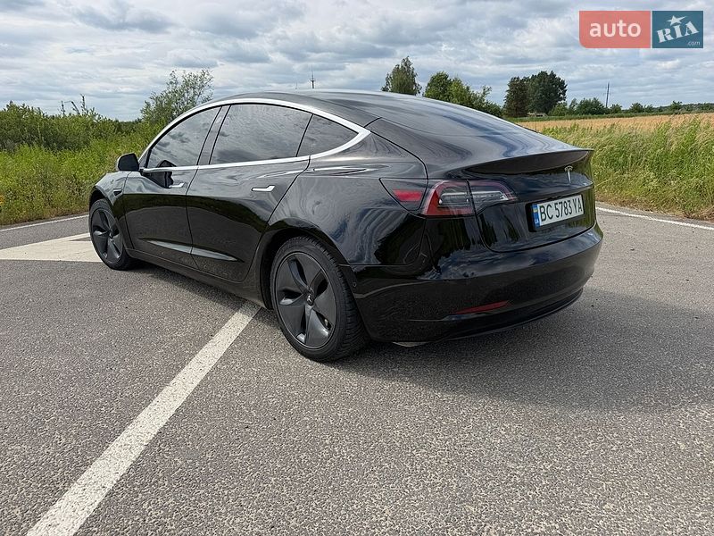 Седан Tesla Model 3 2020 в Городке