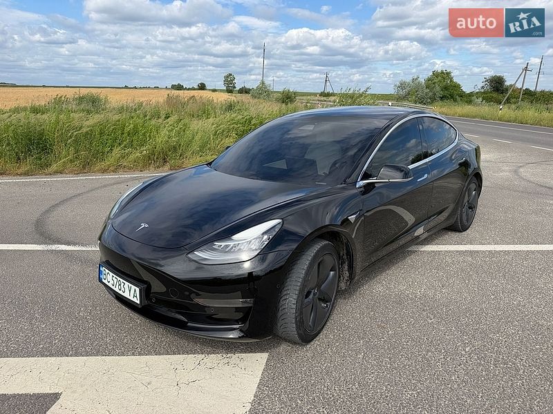 Седан Tesla Model 3 2020 в Городке