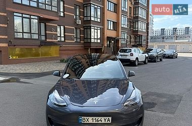 Седан Tesla Model 3 2022 в Чернигове