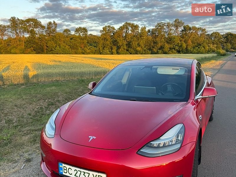 Седан Tesla Model 3 2018 в Львові