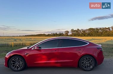 Седан Tesla Model 3 2018 в Львові
