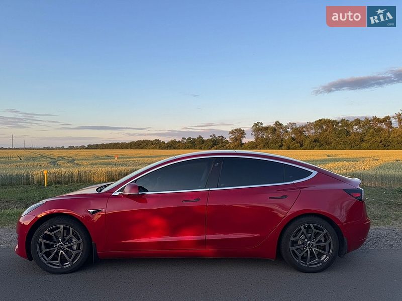 Седан Tesla Model 3 2018 в Львові