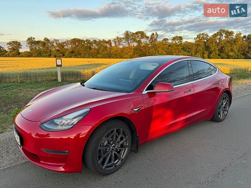Седан Tesla Model 3 2018 в Львові