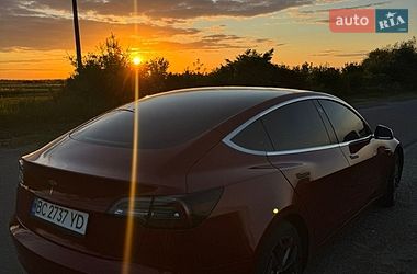 Седан Tesla Model 3 2018 в Львові