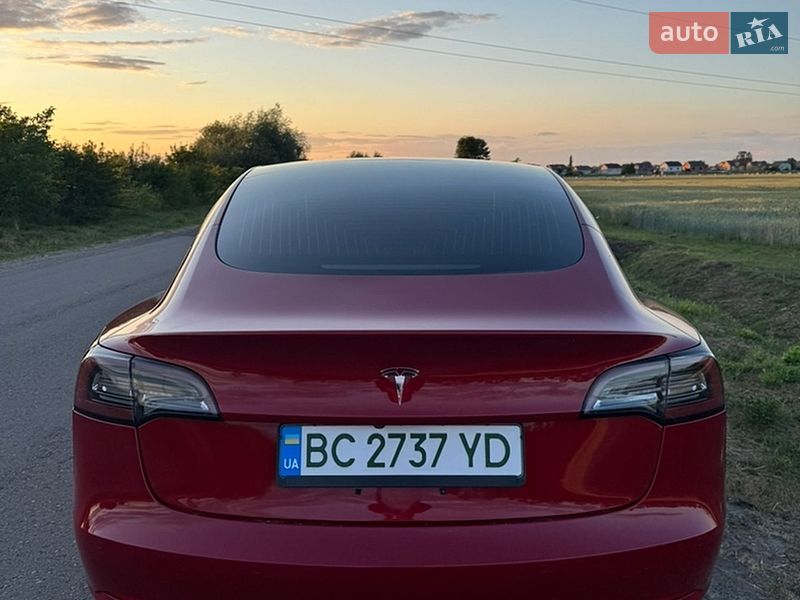 Седан Tesla Model 3 2018 в Львове