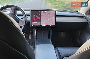 Седан Tesla Model 3 2018 в Львові