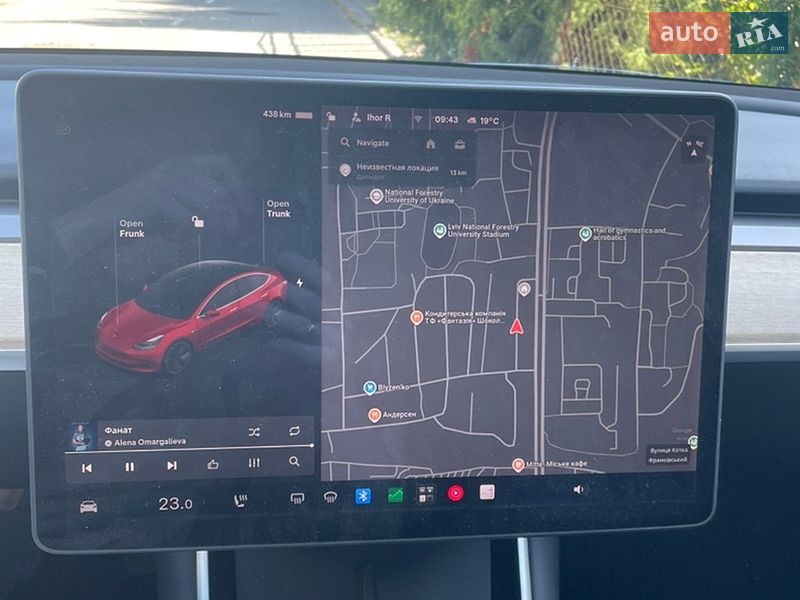 Седан Tesla Model 3 2018 в Львові