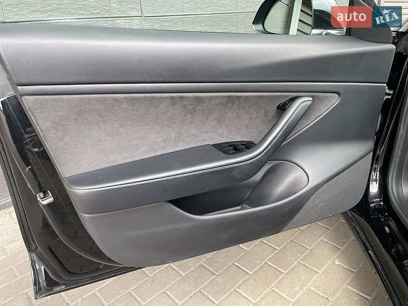 Седан Tesla Model 3 2017 в Києві