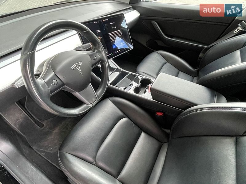 Седан Tesla Model 3 2017 в Києві