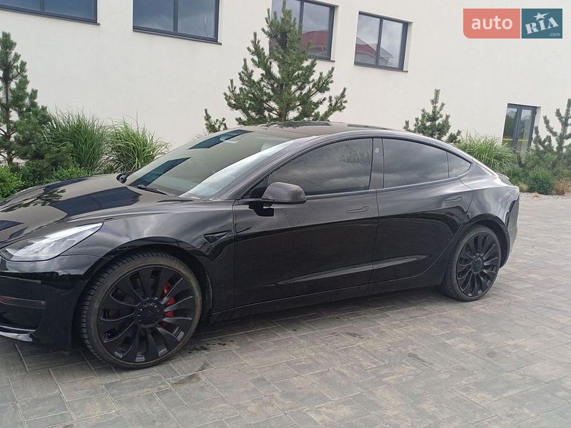Седан Tesla Model 3 2022 в Луцке