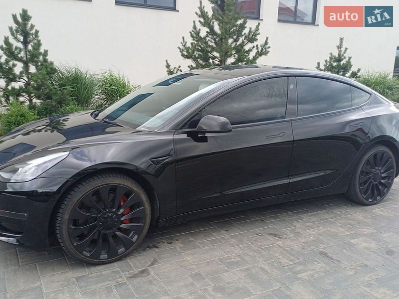 Седан Tesla Model 3 2022 в Луцке